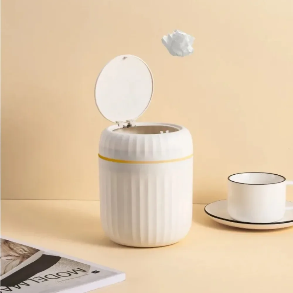 Mini Desktop Trash Can with Press Lid Light Luxury Office Supplies Dustbins Sundries Barrel Boxs Home Table Plastic Trash Can