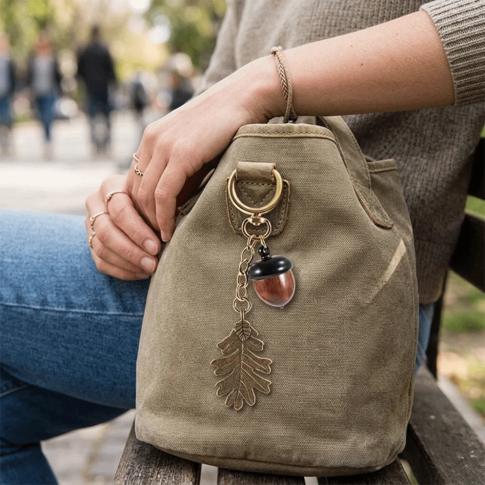 Antique Acorn Keychain Lightweight Twist Open Simulation Acorn Bag Pendant Small Item Storage Removable Metal Keychain