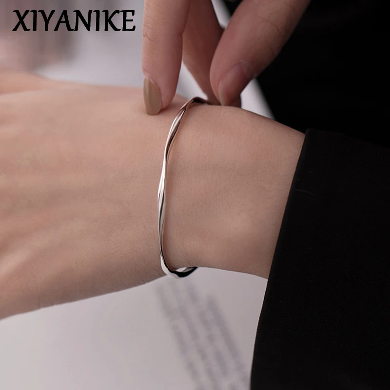 XIYANIKE – bracelet fin torsadé brillant pour femme, couleur argent, ouvert, Style minimaliste, bijoux à breloques, accessoires de mariage, en Stock