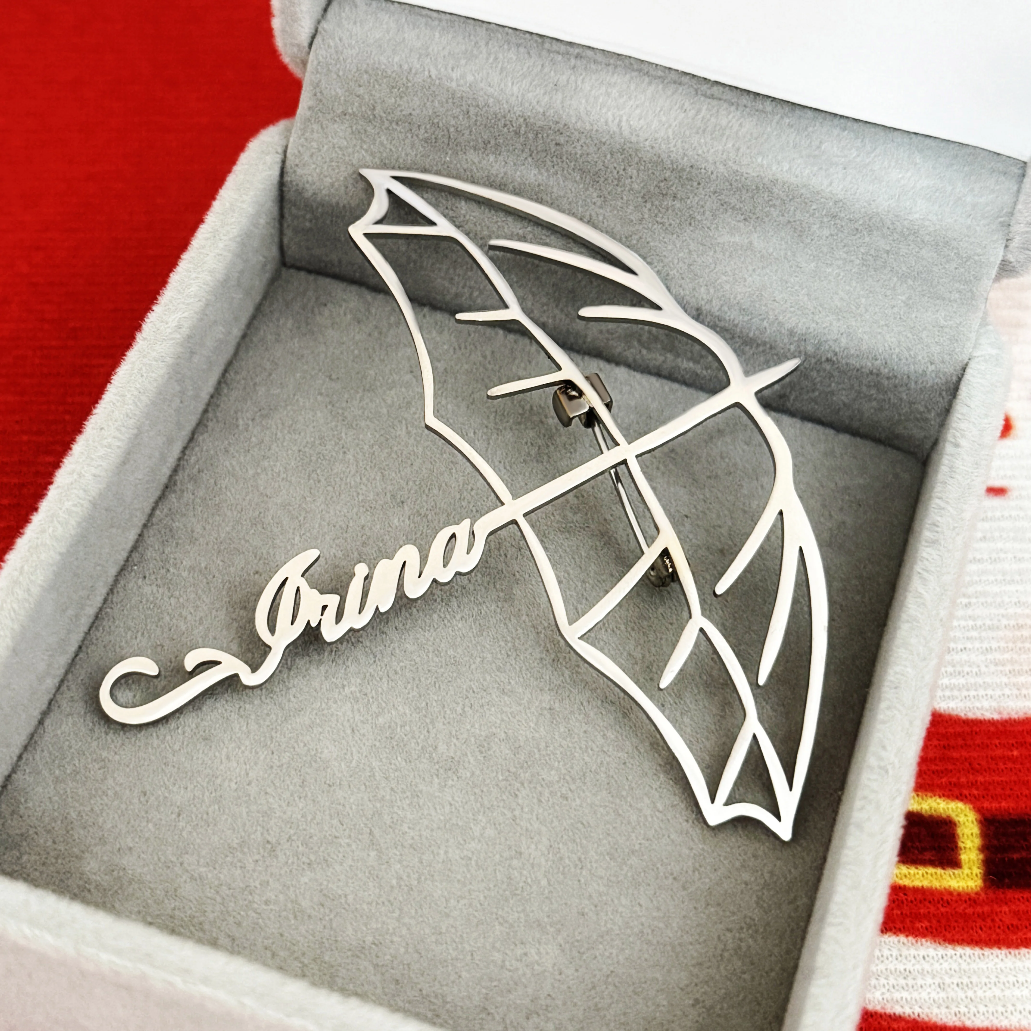 

Брошь-зонт из нержавеющей стали с гравировкой имени, персонализированный сувенир, значок, аксессуар для одежды, ювелирное изделие, подарок