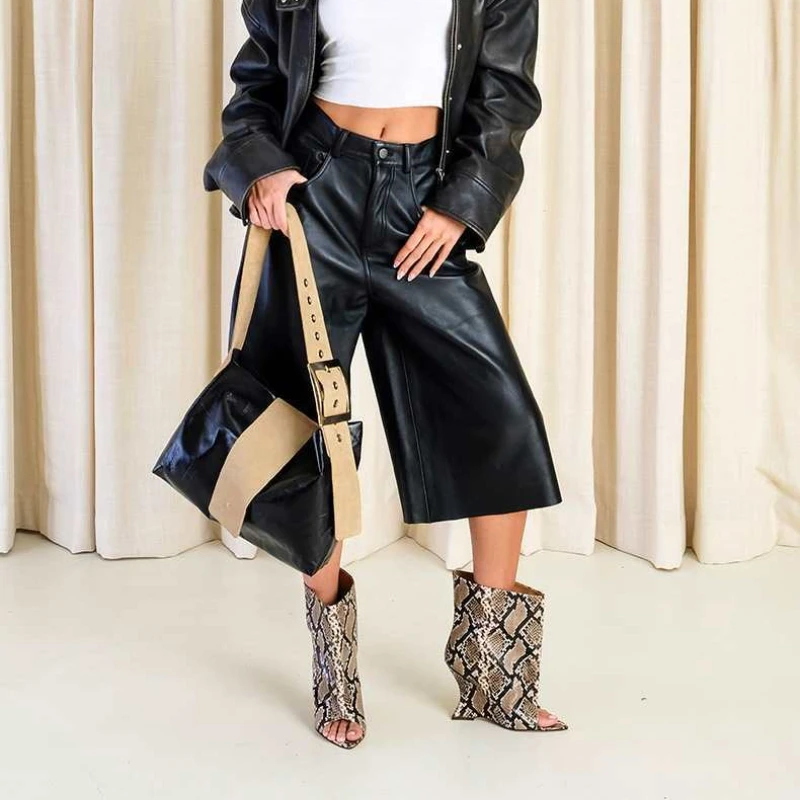 Botas frescas de Boca de pescado de tubo grande con punta redonda y tacón inclinado de gamuza europea y americana para mujer, zapatos de banquete sexis con estampado de serpiente