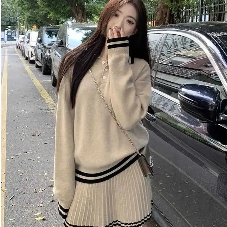 

Two-Piece Set Contrasting Color Polo Collar Long-Sleeved Knitted Sweater Pleated Skirt Autumn Winter Lazy Style Commuting Suit