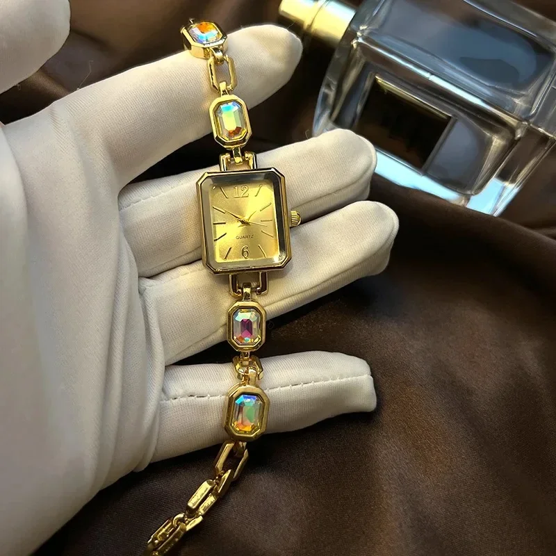 ساعة يد كلاسيكية مستطيلة الشكل بمينا صغير وسوار ماسي للنساء هدية ساعة يد كوارتز ذهبية فاخرة #2