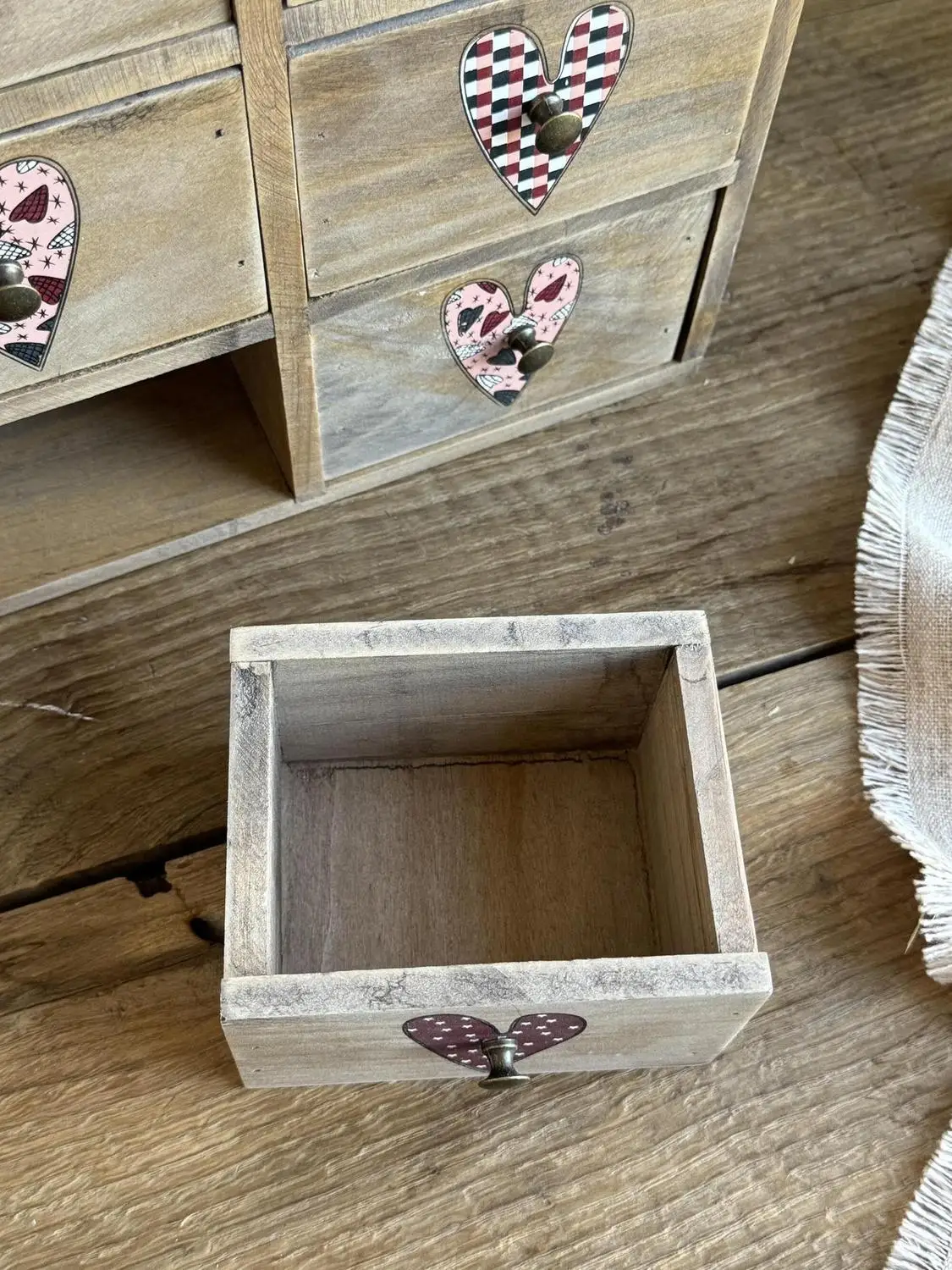 Girly eco-friendly wooden heart-shaped drawer storage cabinet for sundries, medications, and cosmetics