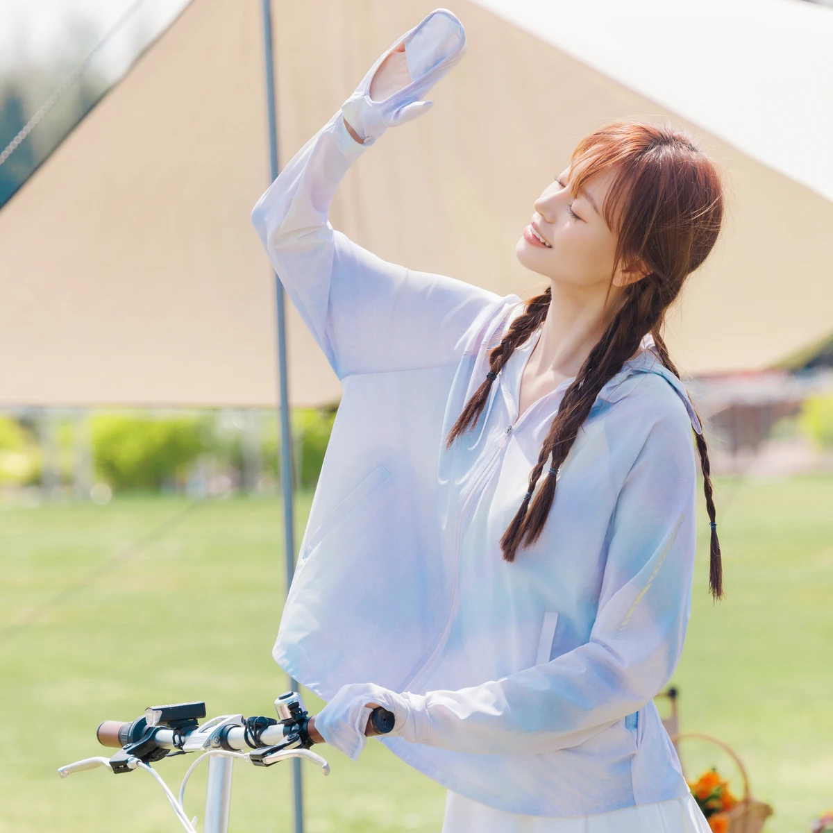 

Bosideng New Women's Short Hooded Sun Protection Jacket, Ice Silk UPF100+ Fashion Outerwear