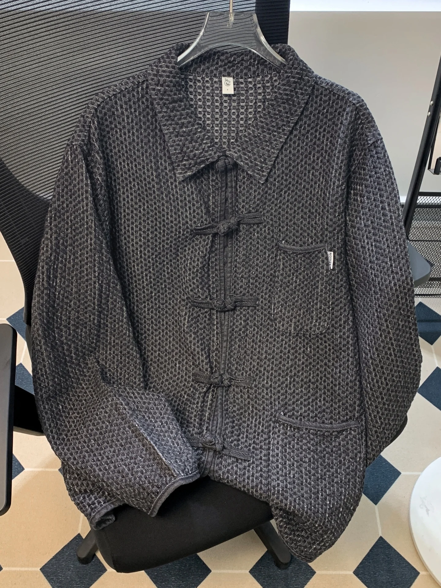 New Chinese Style Retro Washed Denim Jacket Men's Loose Collar High End Casual Jacket with Button Embellishment Spring Autumn