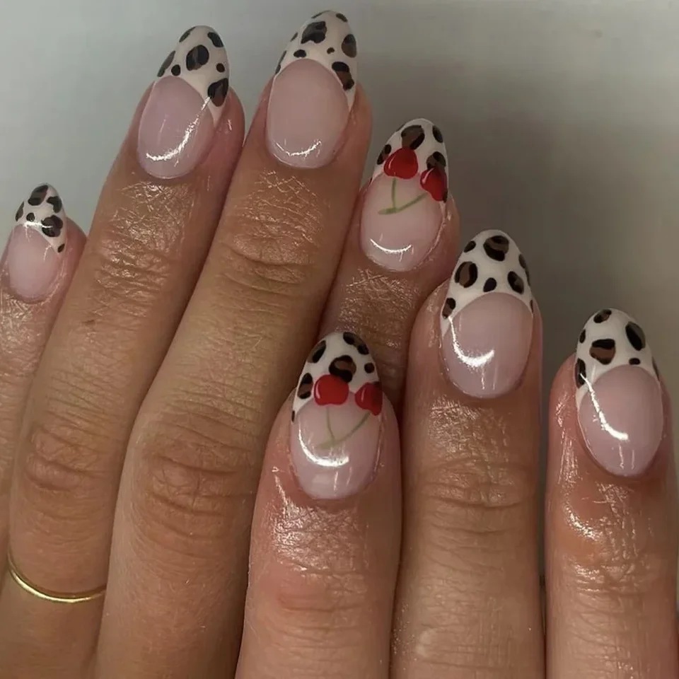 Uñas postizas largas puntiagudas con estampado de leopardo, decoradas con cerezas, flores, corazones y bailarinas, estilo almendra 3