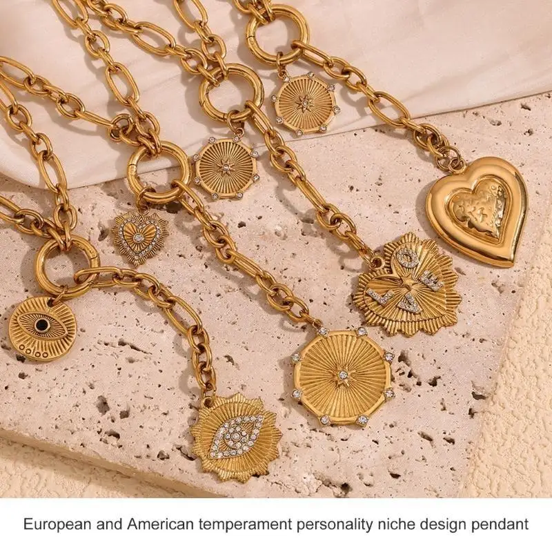 Stylish Heart Shaped Pendant Necklace Chain Necklace Handmade Necklace for Daily