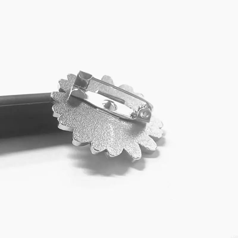 Delicate Alloy Brooch Easy Maintenance Jewelry For Multiple Occasions