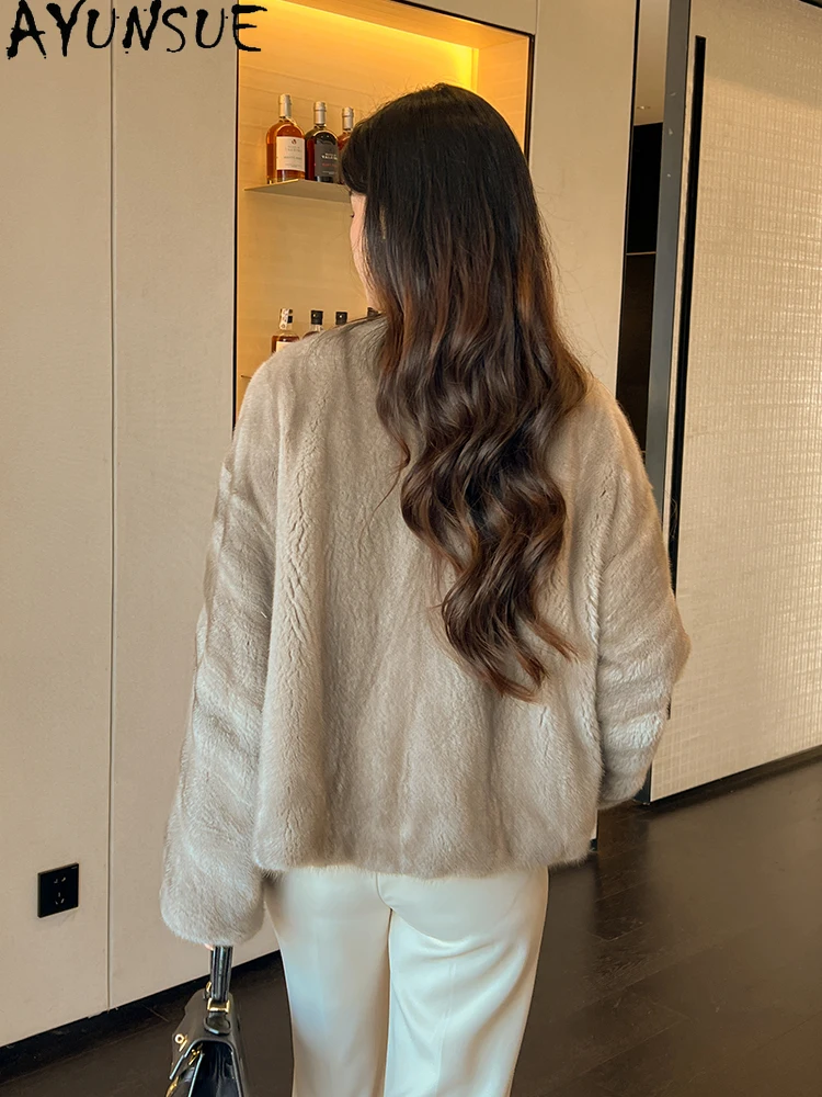 سترة نسائية من فرو المنك المخملي الطبيعي من AYUNSUE سترة شتوية فاخرة من فرو المنك بالكامل لملابس النساء 2025 جودة عالية كوكفاتا ميسهوم