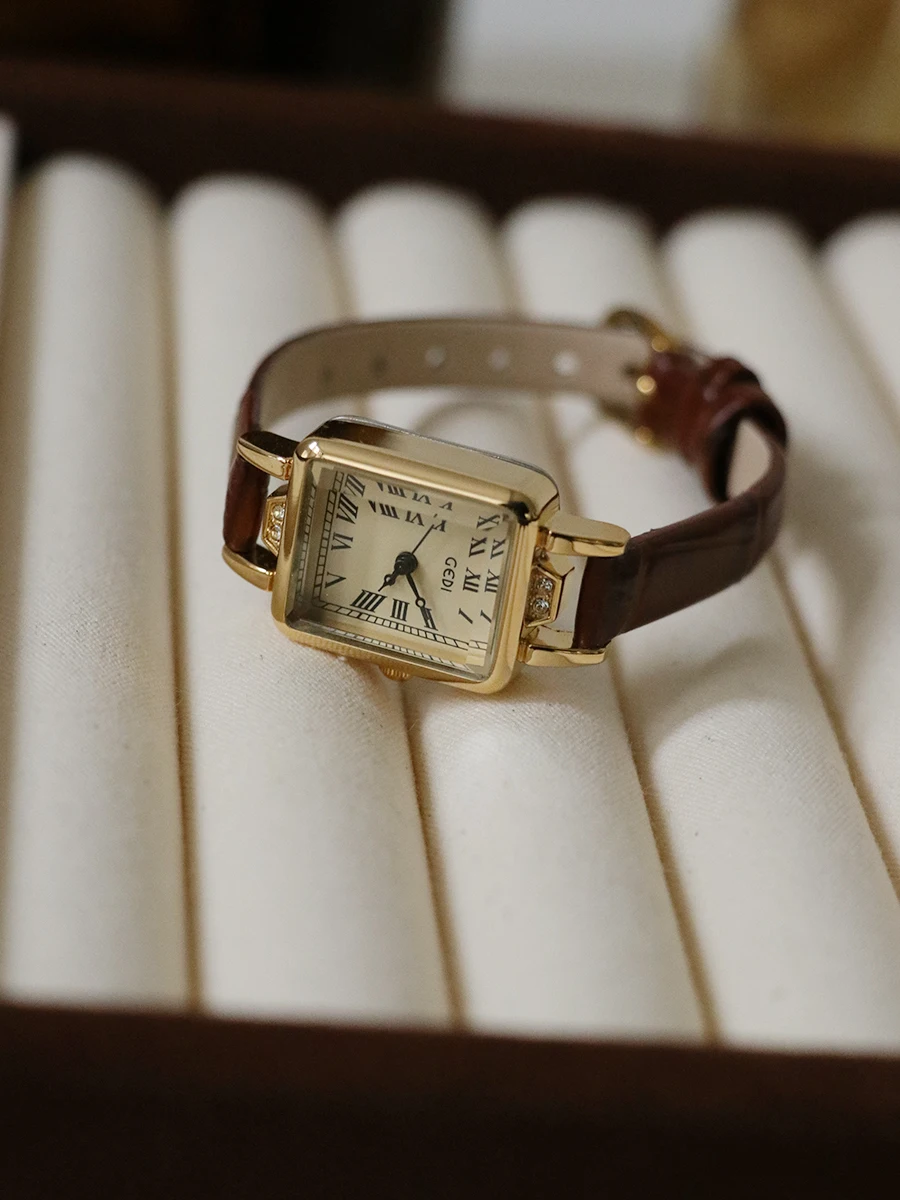 

New Women'S Watch With Leather StrapSmall DialRetro StyleExquisite Korean StyleElegant Women'S WristwatchPerfect Gift For Women.
