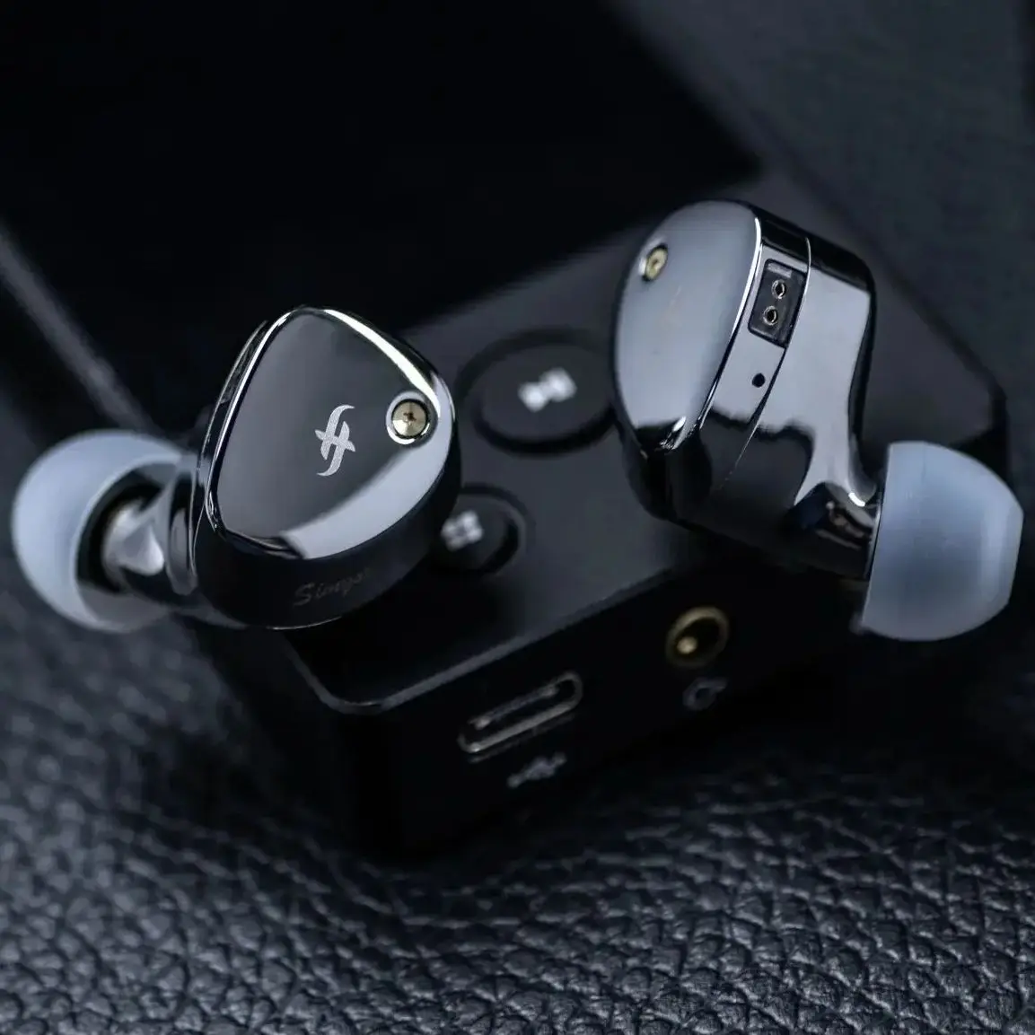 

SIMGOT ET142 in-Ear HIFI Wird Earphone Dual-Symmetric Magnetic Planar & PZT IEM with 0.78mm 2pin & 3.5MM + 4.4MM Connector