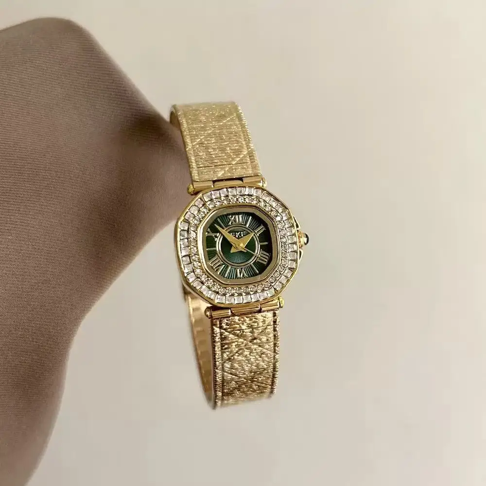 

Женские кварцевые часы, винтажный циферблат с римскими цифрами, квадратный корпус с бриллиантами, изысканные часы, модный браслет для поездок на работу, женский подарок