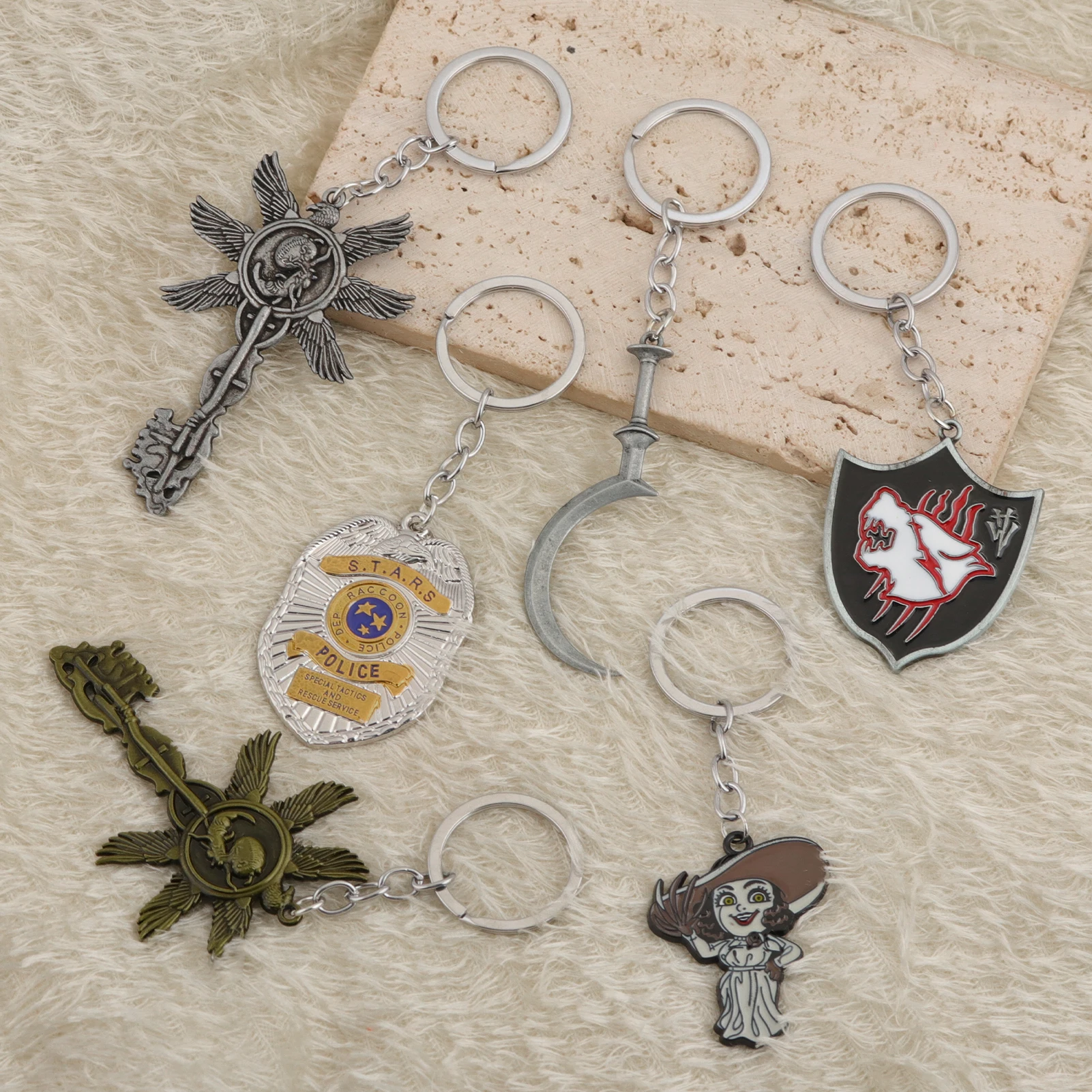 Porte-clés en alliage métallique avec pendentif Six-Winged Unborn, thème Jeu Biologique Crise 8 Village, accessoire cadeau