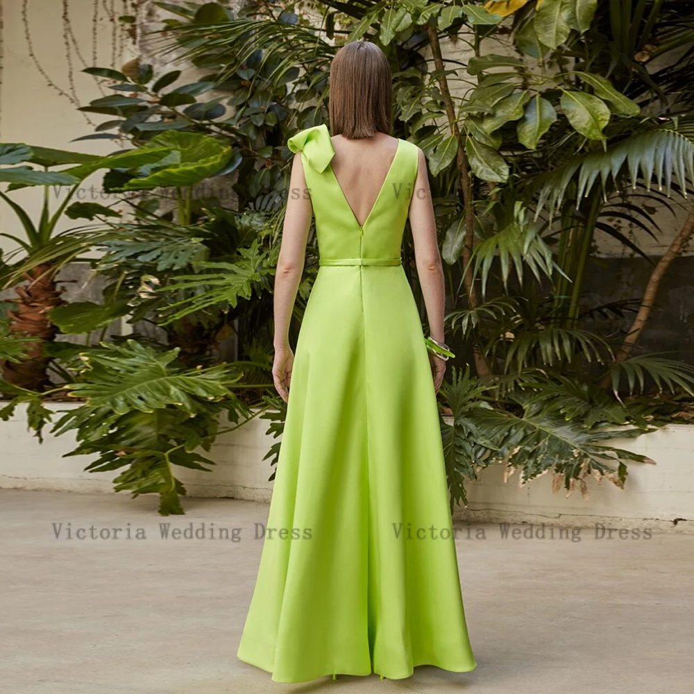 Simple Satin Mother of the Bride Dresses for Weddings V Neck Sleeveless Wedding Party Gowns Floor Length A-Line فساتين السهرة