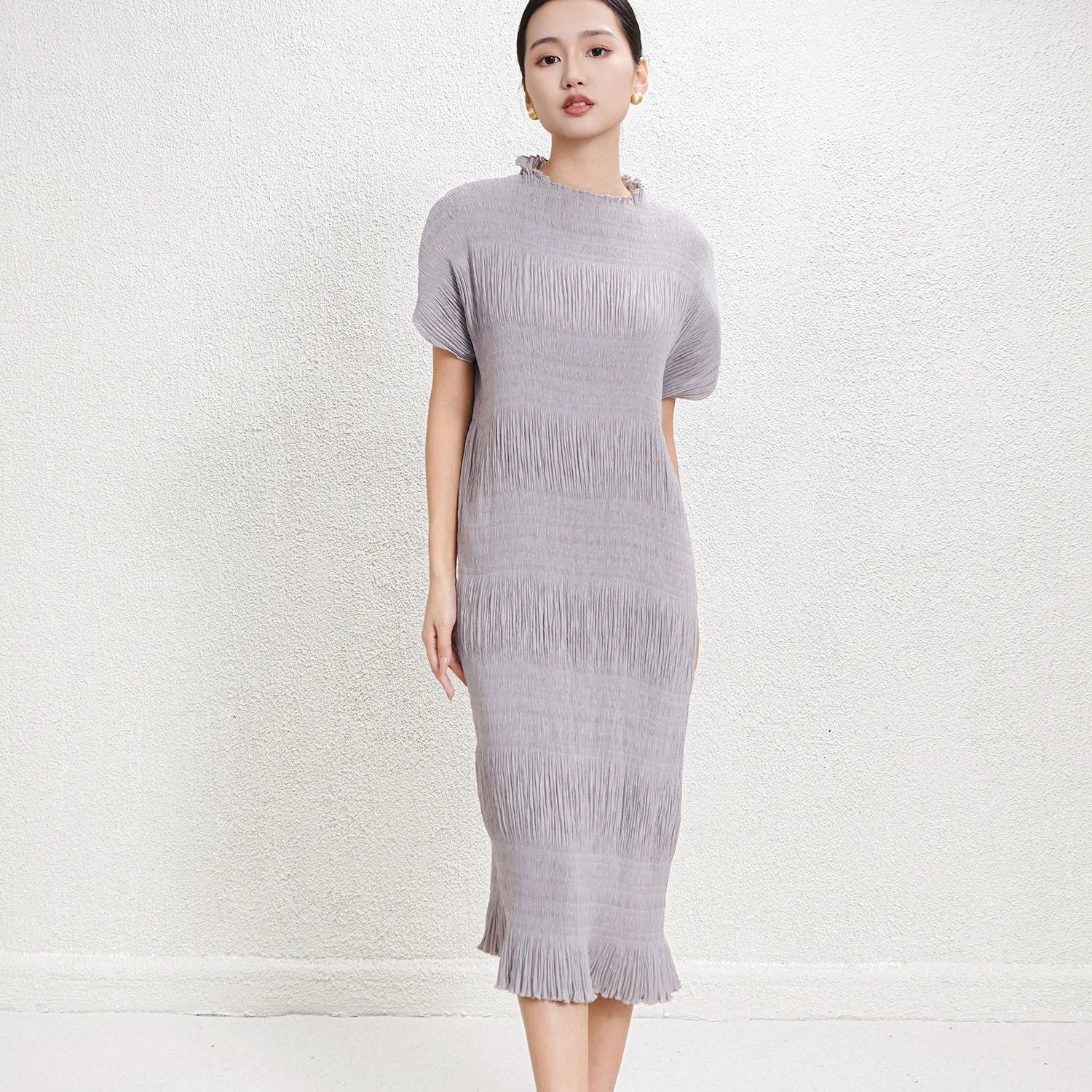 

Miyake Japanese Pleated Short-sleeved Dress 2025 Summer New Round Neck Belly-shading Thin Large Size Medium-length Dresses