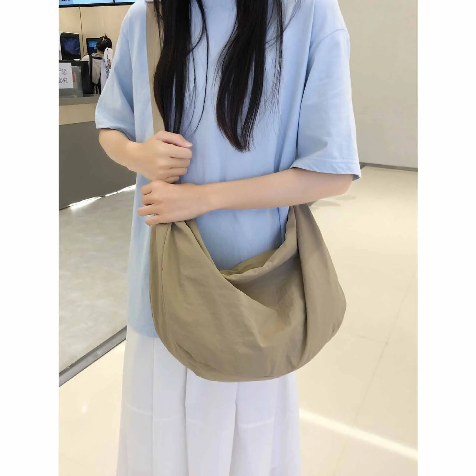 

Simple lazy style lightweight nylon dumpling bag 2025 new casual versatile messenger bag women's large capacity shoulder bag