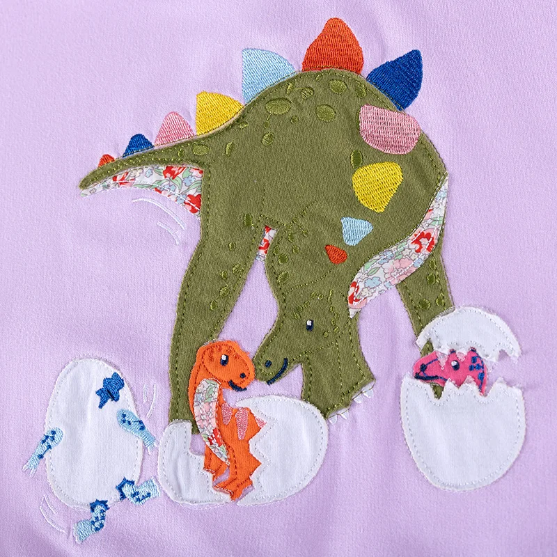 2025 Nuovo set viola autunnale Dinosauro dei cartoni animati europei e americani Felpa con cappuccio stampata morbida e carina in 100 cotone