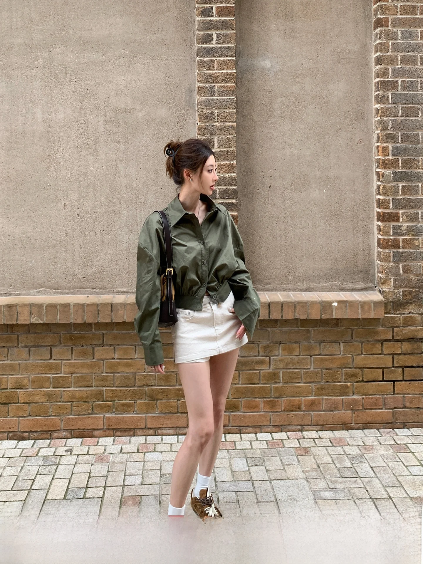 

Женская осенняя новинка: свободная куртка-рубашка с длинным рукавом, воротником и поясом, в стиле милитари (GV Big Brother)