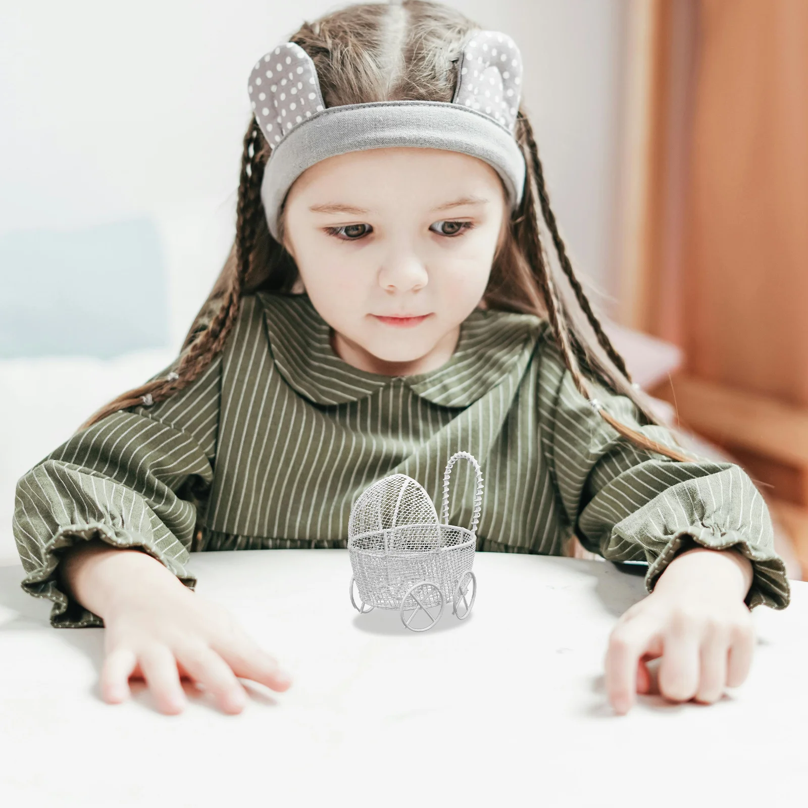 Passeggino realistico da 2 pezzi: carrozzina artigianale in ferro in miniatura per accessori per casa delle bambole - Piccola configurazione di giochi di finzione per bambini e