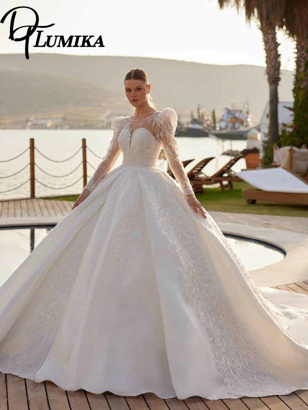 

Romantic Long-Sleeved Wedding Dress Elegant 3D Applique Bridal Gown Graceful A-Line Floor-Length Wedding Gown Customized