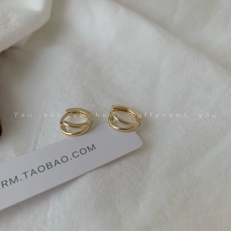 Vintage Hong Kong Style Earrings for Women 2024 - Luxurious sleep-friendly hoops, perfect for a high-end sophisticated look.