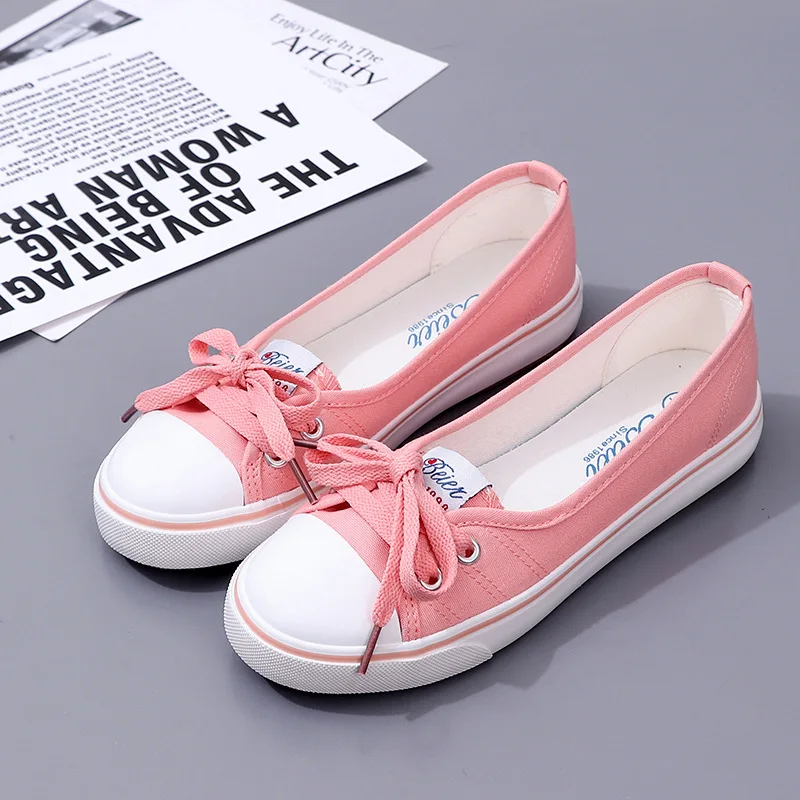 Women's White Canvas Slip-On Shoes Low Top Breathable Flat Comfort Durable Casual Sneakers for Everyday Walking Tenis Feminino