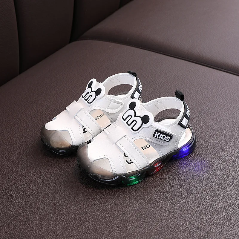 Kid Shoes Boys/Girls LED Illuminated Sandals 2023 Summer New Breathable Baby Shoes Girl Soft Sole Lightweight Beach Shoe صنادل