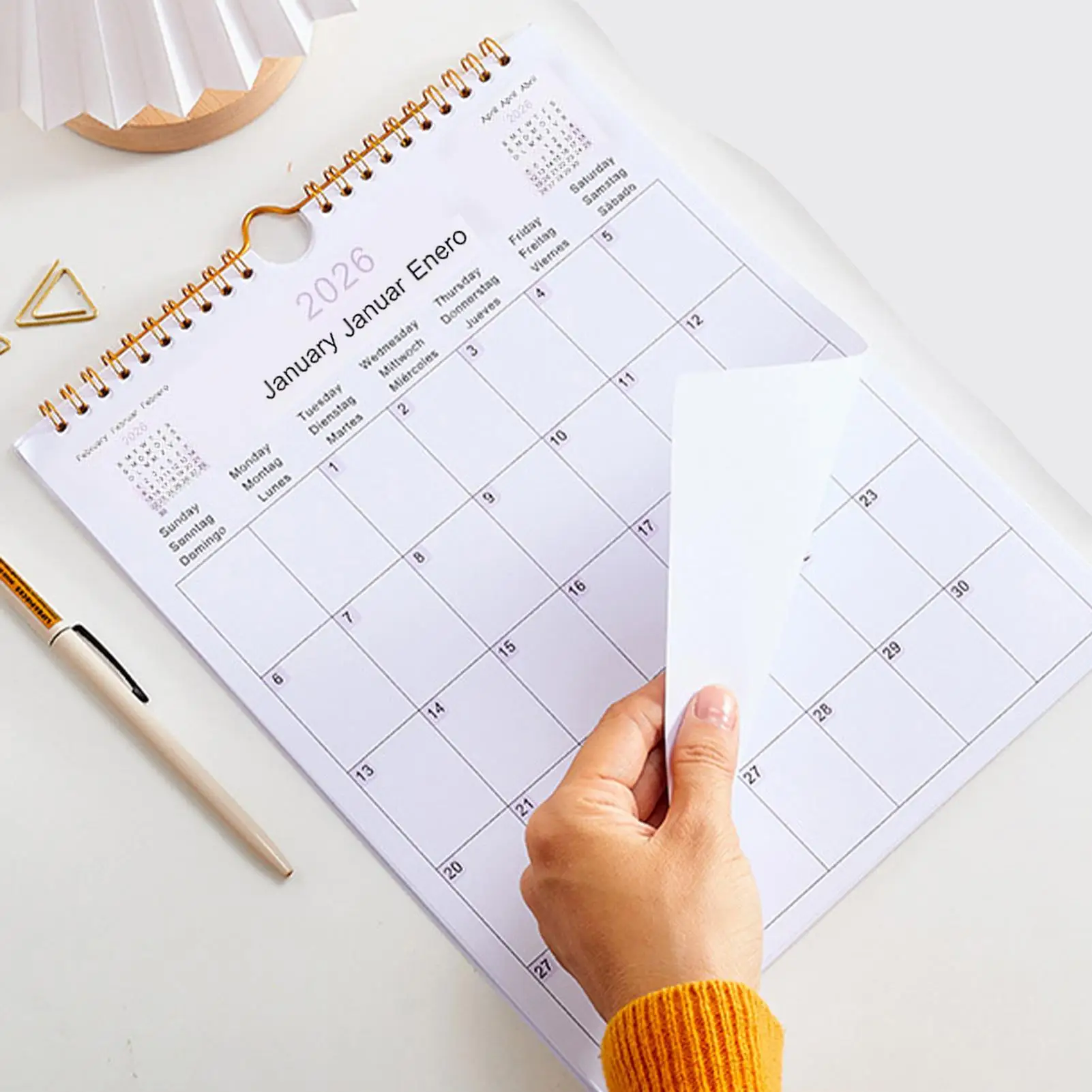 

Multilingual Wall Calendar English German Spanish Coil Calendar 12 Month White Cardboard Modern Decorative Planner For Bedroom