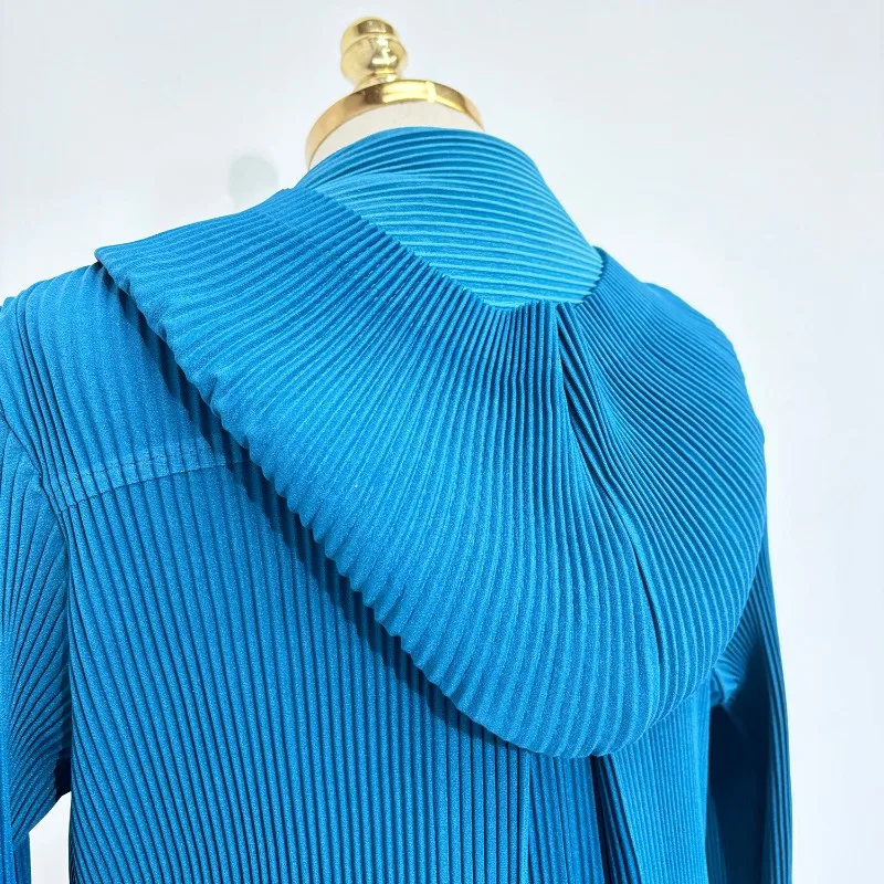 سترة مياكي مريحة غير رسمية طويلة بطيات لخريف وشتاء 2025 فقرة بسيطة متعددة الاستخدامات سترة واقية بقلنسوة للنساء كورية