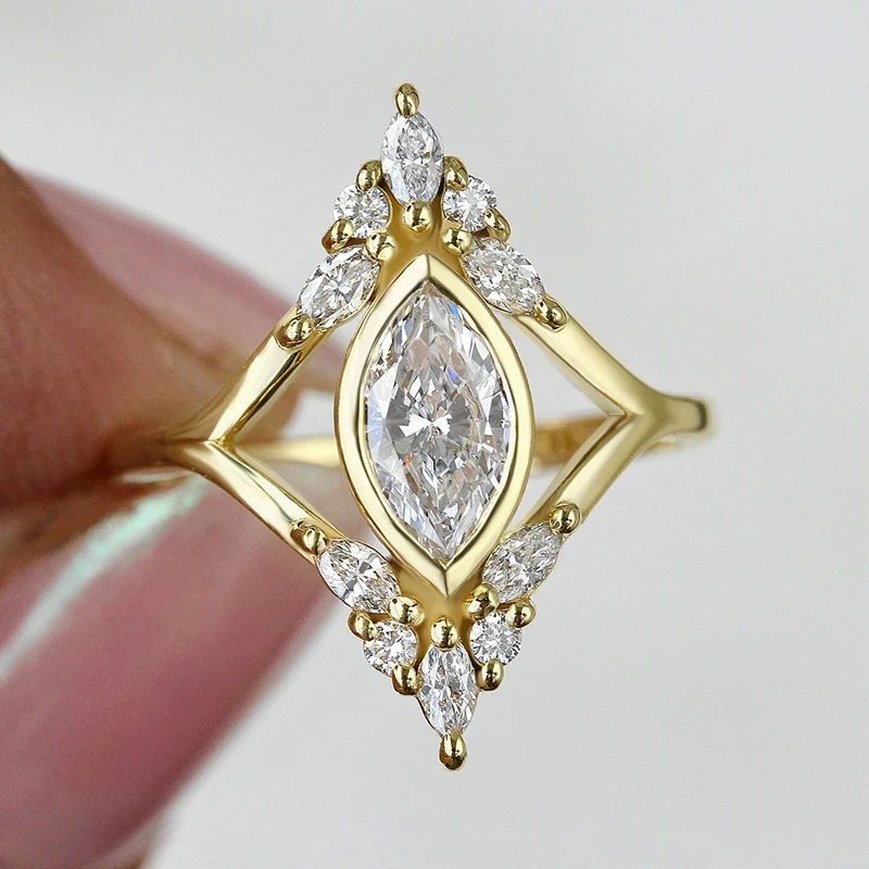 Huitan moderne Mode Frauen Eheringe geometrisch geformte Goldfarbe Zirkonia Ring Verlobung feier Luxus weiblichen Schmuck