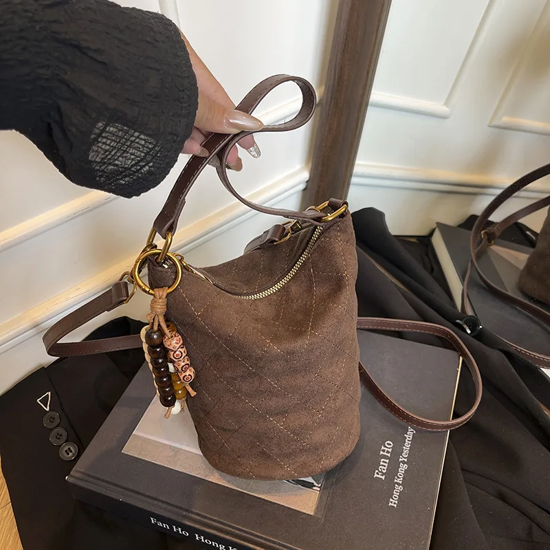 

2025 Новая модная ретро-сумка с бриллиантами, простая трендовая женская сумка через плечо, сумка-ведро