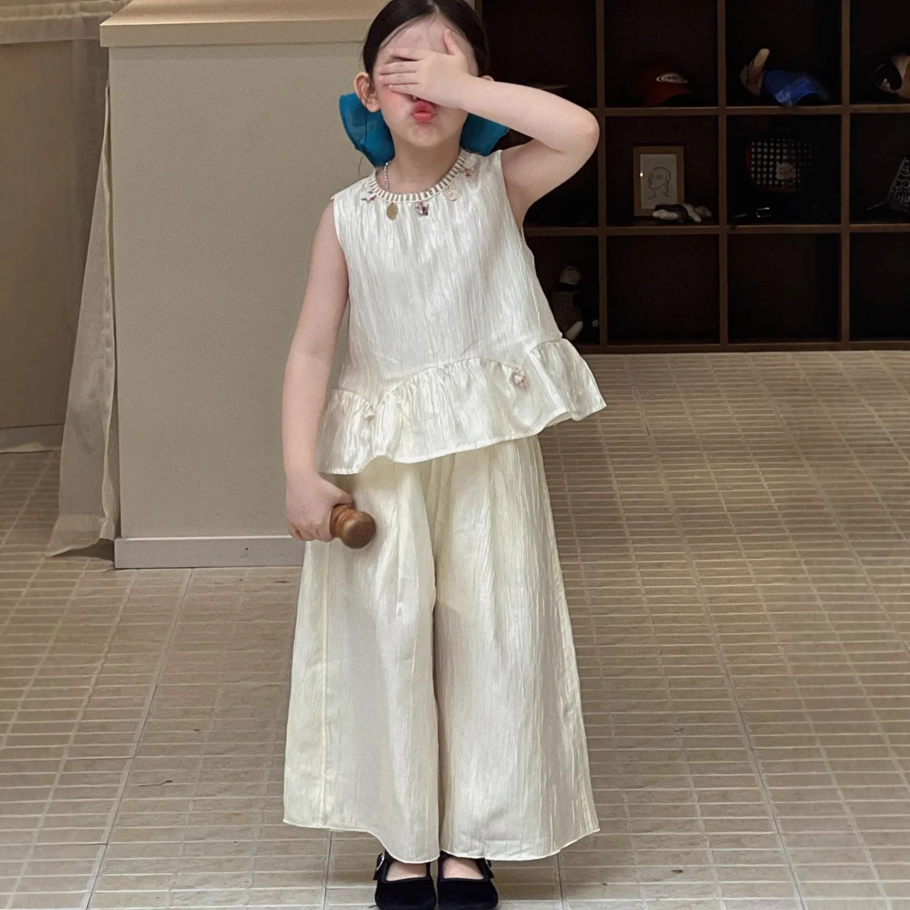 

Girls 2026 Summer New Thin Lace Sleeveless Vest Wide Leg Pants Two-Piece Set Fashion Kids Beige Suit