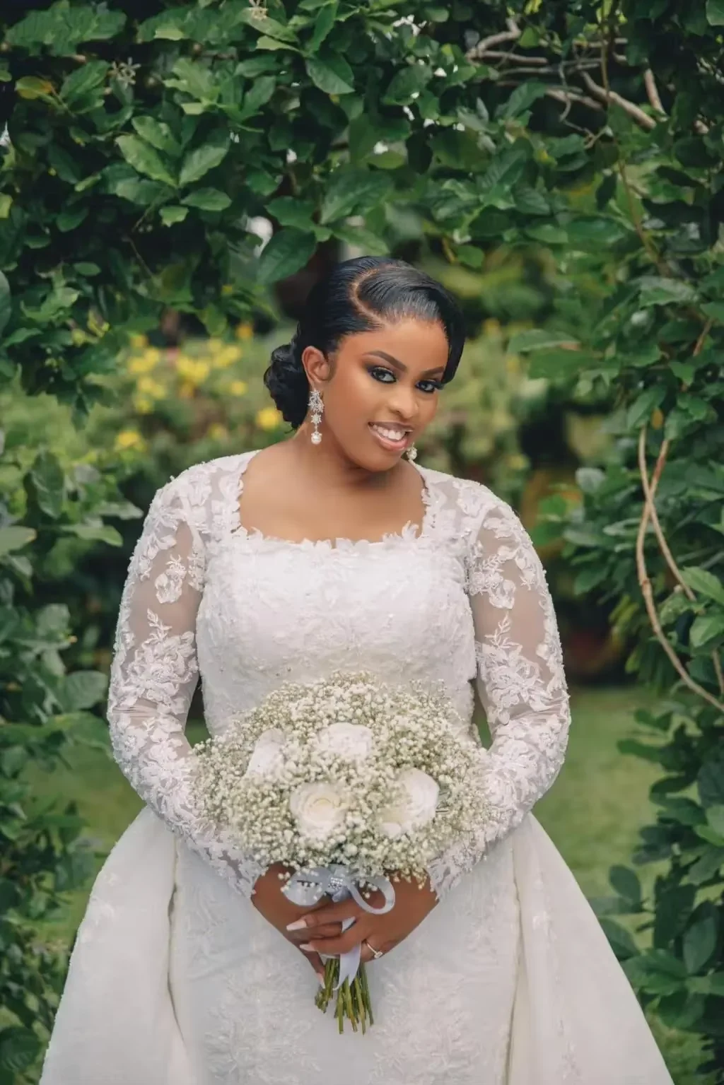 Dostosowana elegancka suknia ślubna syrenka z kwadratowym dekoltem i koronkowymi aplikacjami dla panny młodej z pełnym rękawem Garden Plus Size Vestido De Noiva