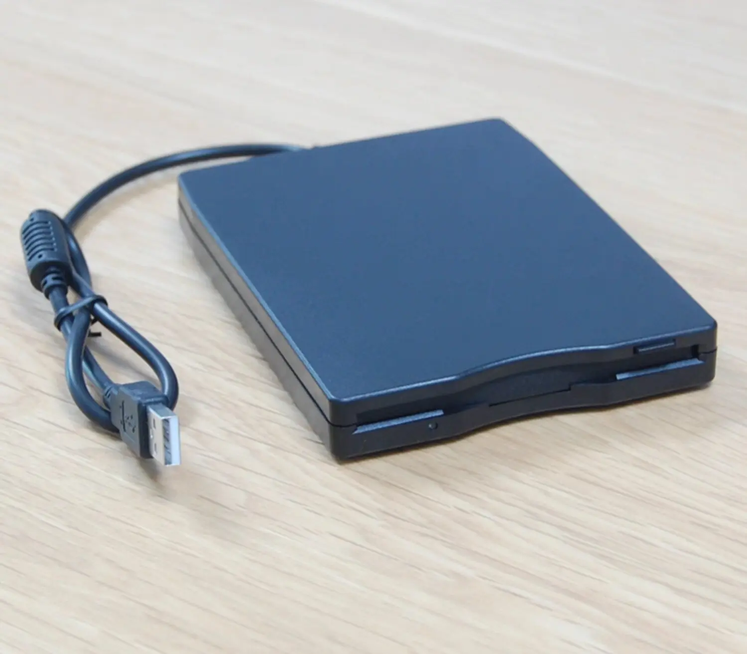 

Совершенно новый внешний USB-флоппи-дисковод для FDD 3,5-дюймовых 1,44-мегабайтных компьютерных дисков, устройство для чтения дисков.