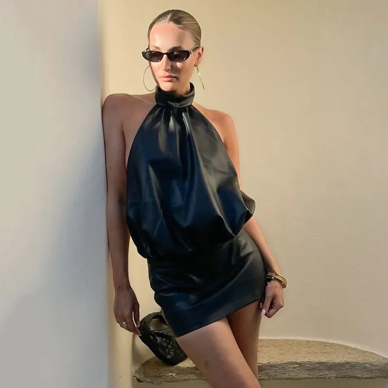 Damska seksowna czarna sukienka mini z ekoskóry, z odkrytymi plecami, na ramiączkach, dopasowana, bez rękawów, drapowana, idealna na imprezę, do klubu, na co dzień, streetwear.