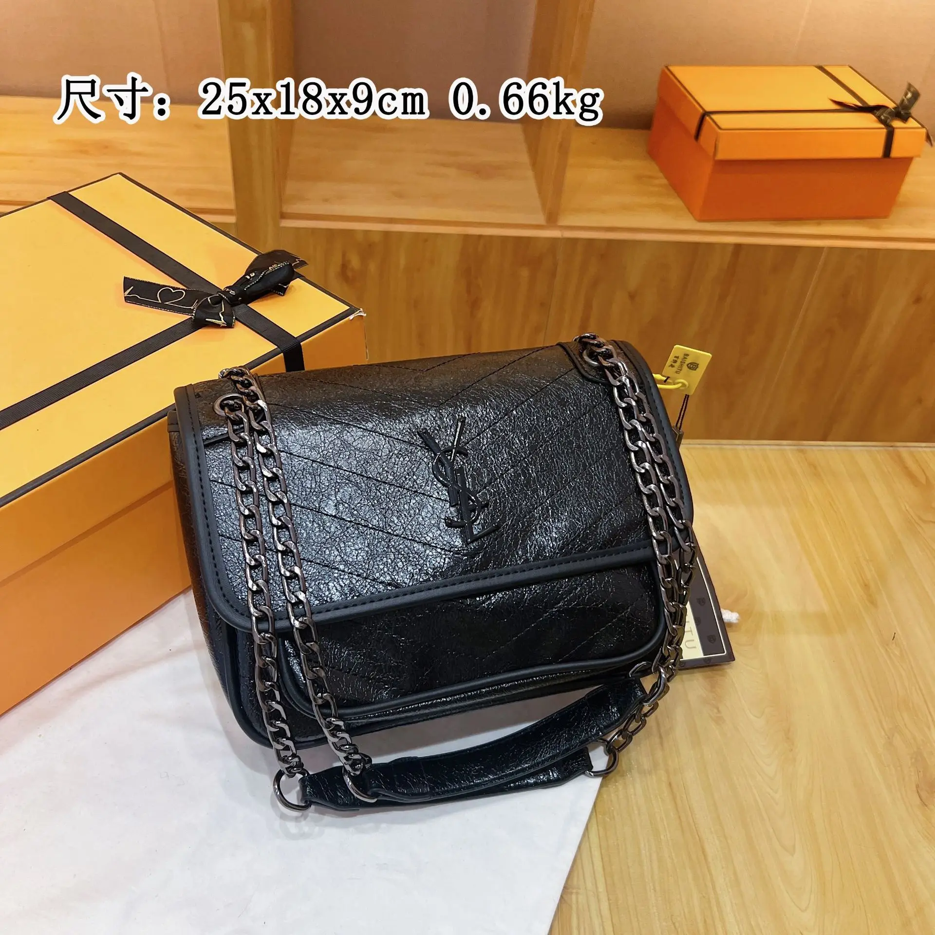 Xiaoxiangfeng Underarm Bag for Women 2024New Trendy Oil Wax Leather Postman Bag with Diamond Grid Chain Large Capacity Stray Bag