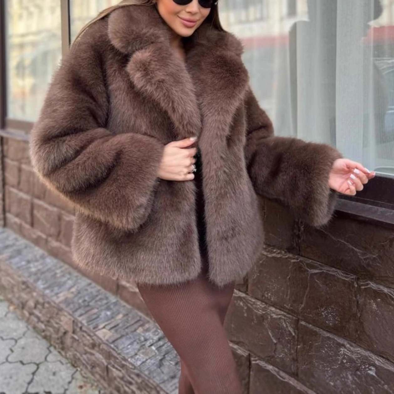 Kunstpelz-Damen-Kurzmäntel, solide, dicke Jacken, gekerbter Kragen, lange Ärmel, bedeckter Knopf, gerade, lässig, Herbst und Winter