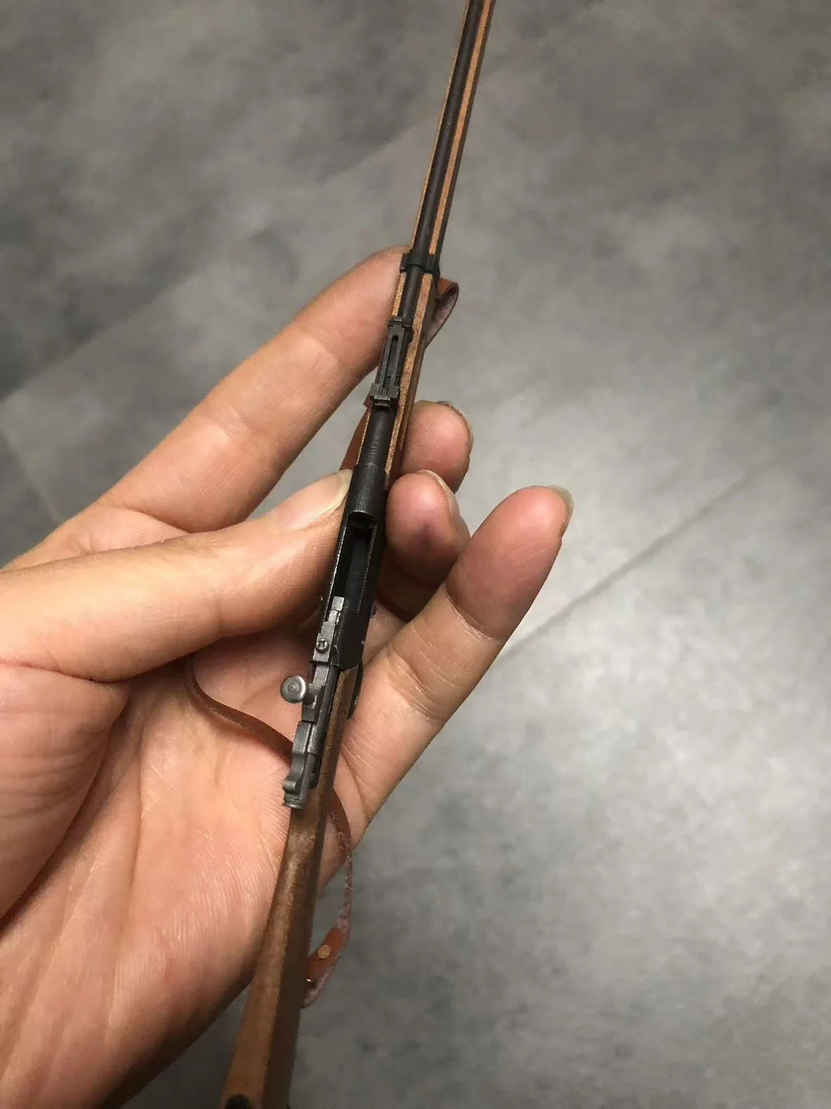 1/6 مقياس اليدوية الحرب العالمية الثانية الفرنسية ليبل 1886 بندقية المعادن والخشب لعبة بندقية تفكيك بندقية نموذج للرجال الأولاد جمع