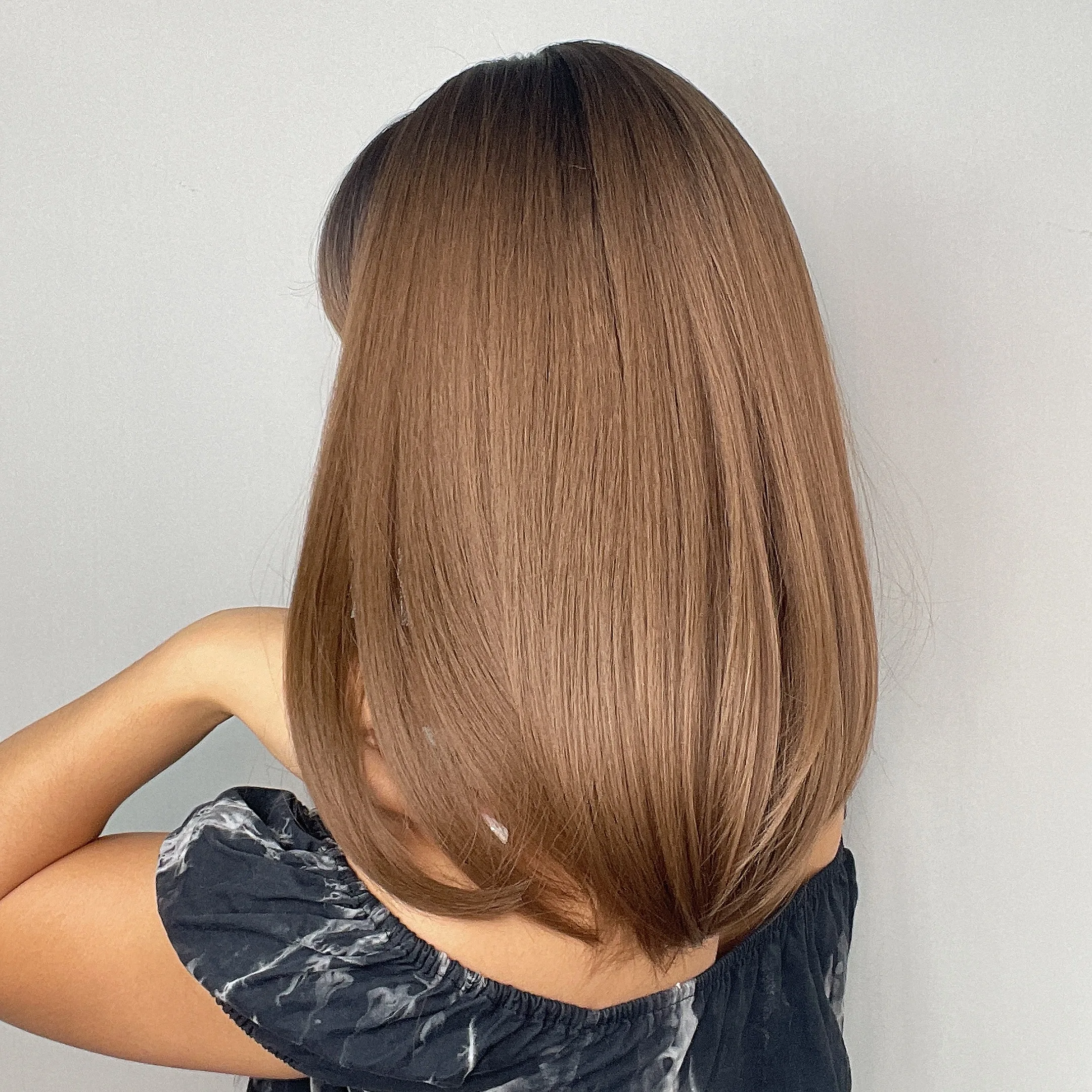 Chocolate Brown Ombre Short Hair Synthetic Women Wig with Dark Root Bangs Medium Length Straight Brown Daily Cosplay Use Wig