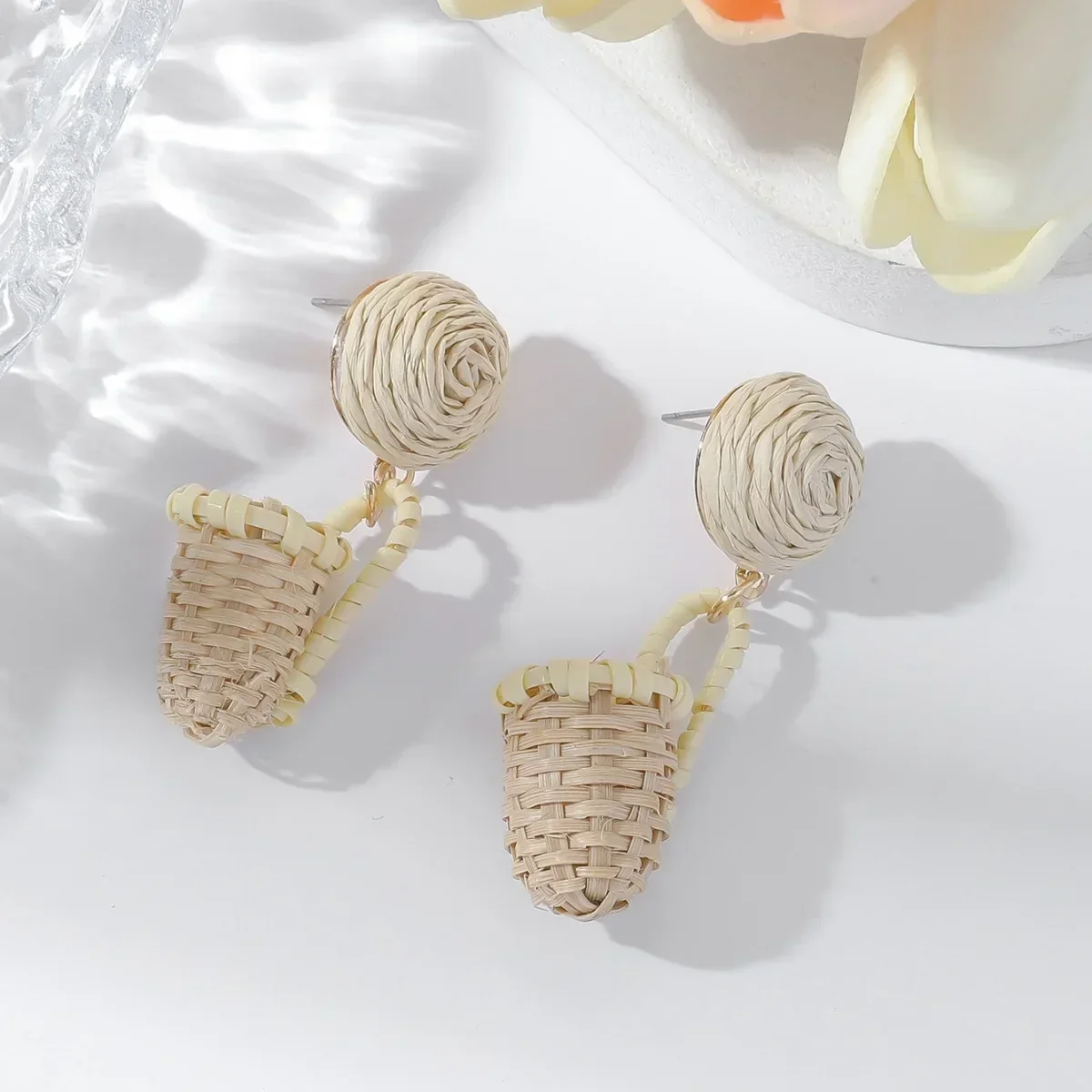 Sweet Hand Woven Raffia Small Bamboo Basket Earrings Fresh Round Geometric Shaped Earrings Ladies Graduation Gift