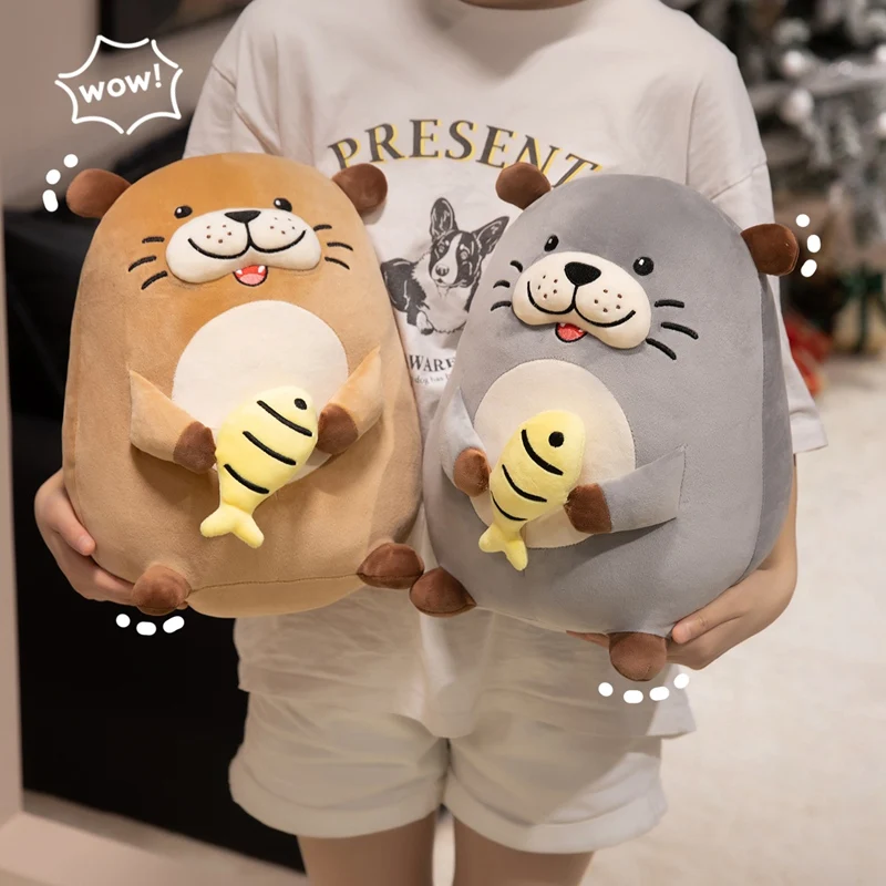 12/20/30cm dos desenhos animados abraçando peixe lontra brinquedo de pelúcia pingente travesseiro marrom cinza redondo lontra brinquedo de pelúcia decoração para casa presente para crianças