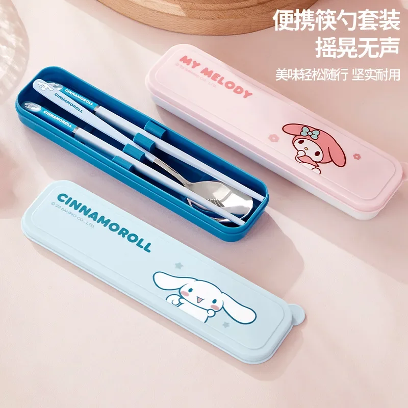 โมเดลอะนิเมะ Sanrios Cinnamoroll My Melokittys ตะเกียบชุดอุปกรณ์ที่ใช้บนโต๊อาหารแบบพกพา set sendok ของขวัญ