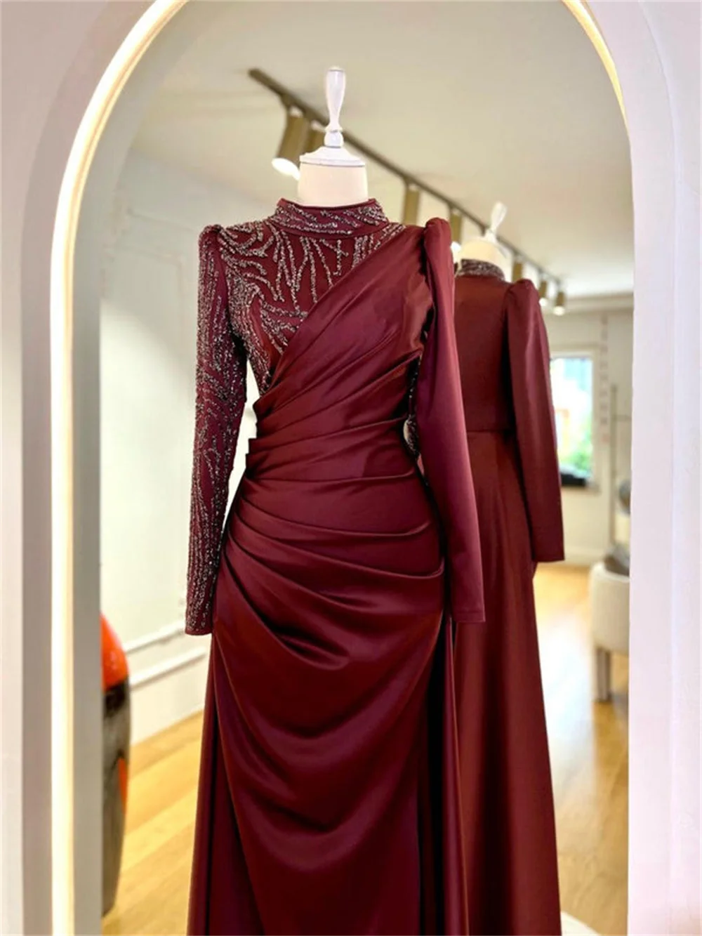 Contessa Dubai Robe de bal brodée de perles à une épaule avec train amovible