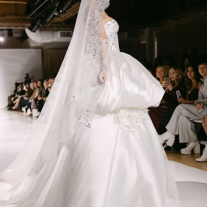 Maßgeschneidertes glitzerndes A-Linien-Hochzeitskleid 2025, zarte Stickerei, Perlenstickerei, Prinzessin-Brautkleid