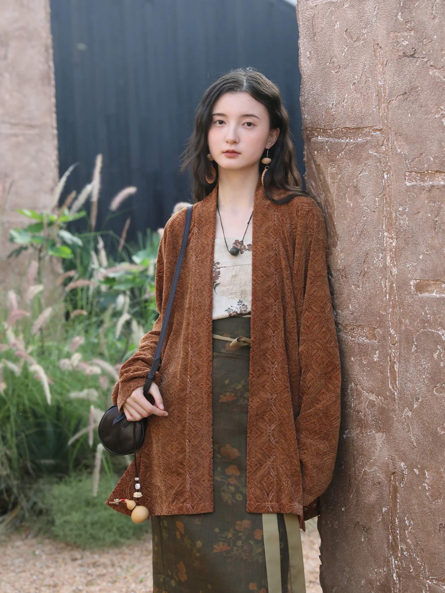 

Wutong Song Dynasty Two-Piece Knitted Hanfu Set with Coin Pattern Aircraft Sleeves for Women Spring Collection 2026