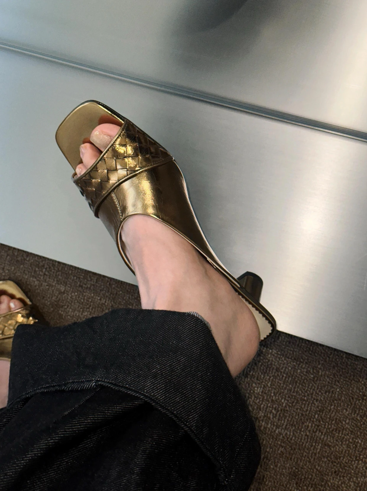 

Vintage Soft Leather Square-Toed Woven Slippers Outdoor Wear Gold Open-Toed Mule Sandals Slip-On Women Shoes Sandalias Mujer