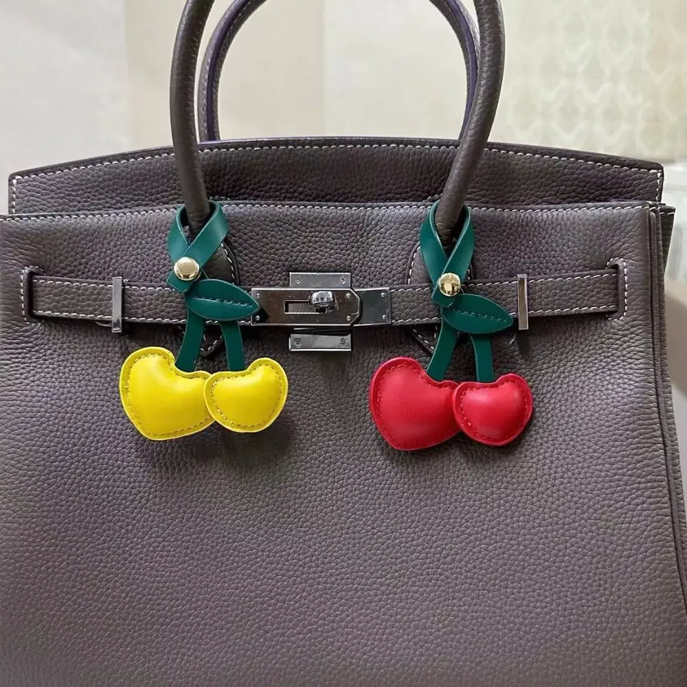 Lovely PU Leather Keychain Love Cartoon PU Leather Hanger Car Keyring Fashion Bag Pendant Car Accessory