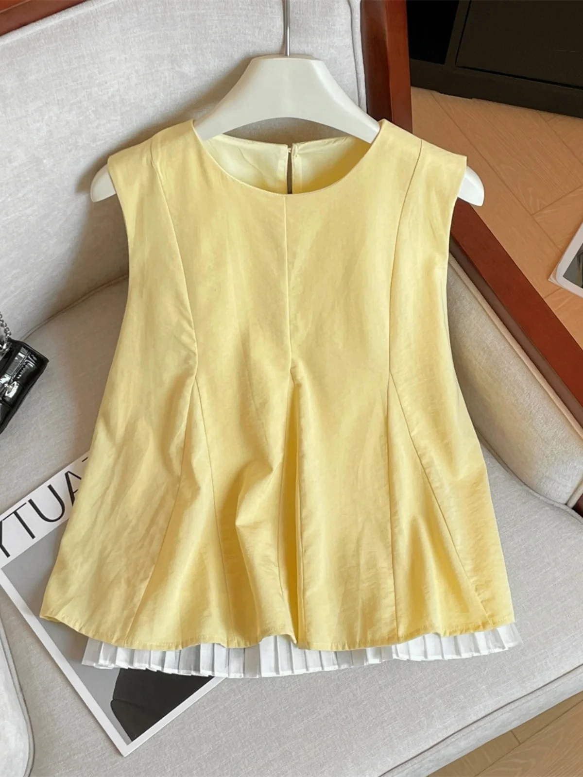 

Elegant Loose Women's Sleeveless Shirt Korean Style Summer Fashionable Top Knitted Cotton Casual round Neck Color