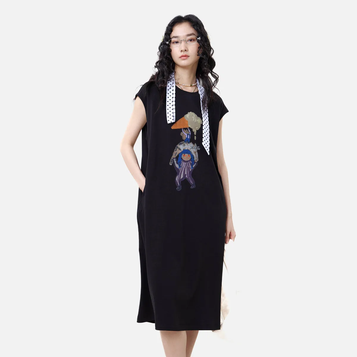 

MOVEUP Round Neck Sleeveless Dress 2026 Summer New Pure Cotton Pocket Character Print Leisure Minimalist Knitted Dress 3ELX10513